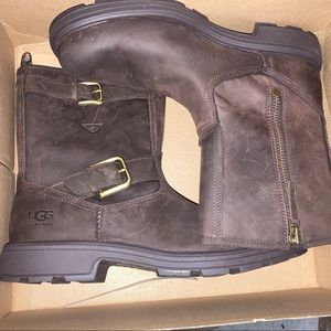 Uggs men boots new in box